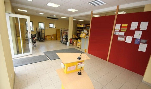 Helles Büro oder Handelsfläche mit 3 Stellplätzen