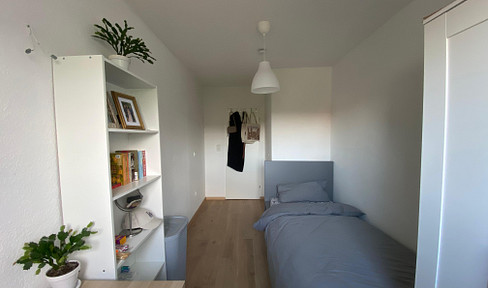 Furnished + Unique room in women's shared flat