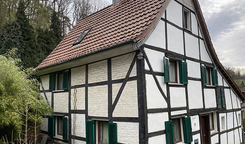 Half-timbered house with charm & large plot for animal lovers