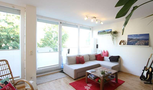 Exclusive, sunny 2-room apartment with balcony, outdoor parking space, fitted kitchen, cellar compartment in Germering