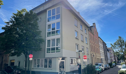 Schöne großzügige 3-Zimmerwohnung - voll renoviert / zentral und ruhig / mit Balkon