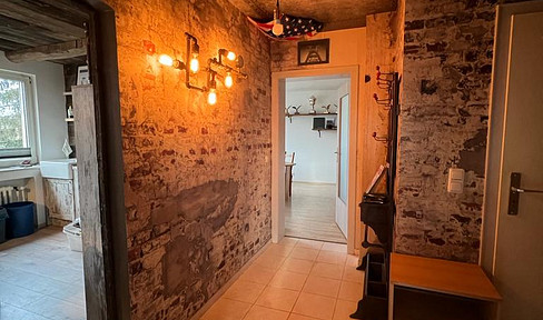 Toeppersee: Stylish top floor apartment in quiet residential area incl. garage, kitchen and much more.