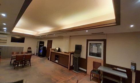 Attractive restaurant with garden and 20 parking spaces with existing water damage