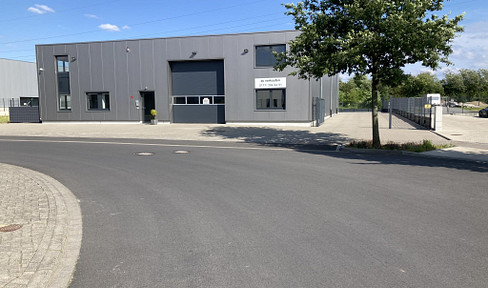 Modern production hall, commercial building with apartment, Herzogenrath, Nordstern-Park.