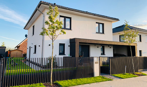 5-room city villa with luxurious interior for sale in Schönefeld, Schönefeld