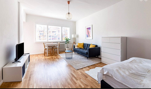 Stylish and Fully Furnished One-Room Apartment in Berlin-Charlottenburg (All-Inclusive).