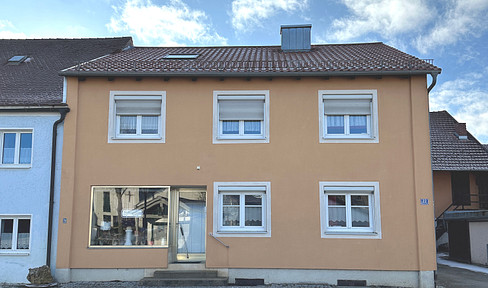 Einfamilienhaus mit Garten und Scheune