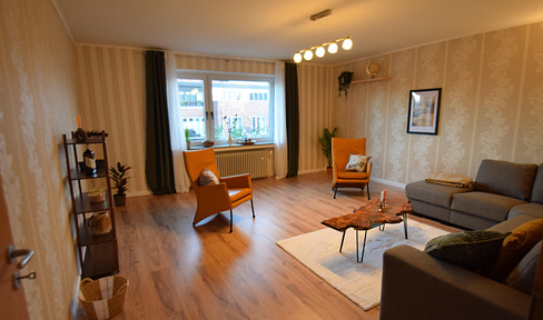 Modern 129sqm apartment in Rees - renovated with large balcony, 3 bedrooms & fitted kitchen!