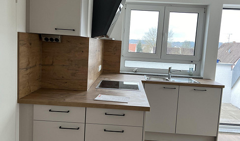 Thannhausen: Bright and sunny 2.5-room apartment with a roof terrace.