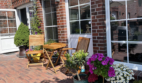 Barrier-free 200 m² ground floor apartment that could be subdivided for renting out