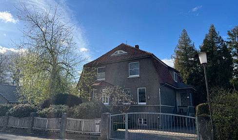 Old town villa in Uelzen with vehicle shed, park and jetty