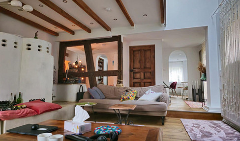 Charming family-friendly detached house with great sunny plot