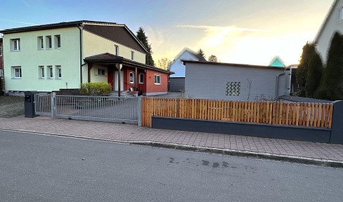 Leben u. Arbeiten vereint. Provisionsfreie DHH energetisch saniert/6 Garagen/Werkstatt