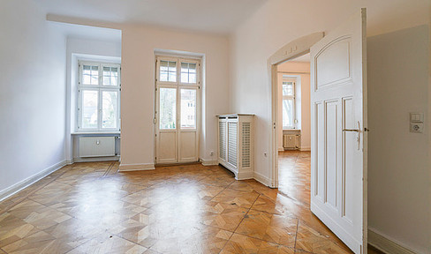 Free of commission: Stylish Belétage with 5 rooms and garden use in Dahlem-a gem of an old building