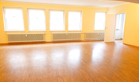 Office space / studio / yoga etc.: bright room - central and quiet location