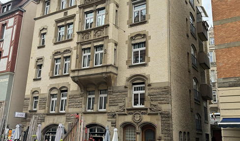 Beautiful 3-room apartment in an old building (stucco, high ceilings) with balcony directly on Marienplatz