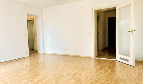 3 rooms, kitchen, bathroom with window, balcony, district heating, IN, available immediately