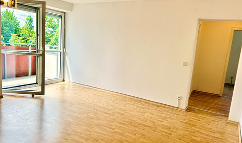 3 rooms, kitchen, bathroom with window, balcony, district heating, IN, available immediately