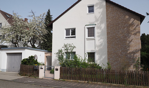 Zweifamilienhaus mit Einliegerwohnung im DG in 90513 Zirndorf