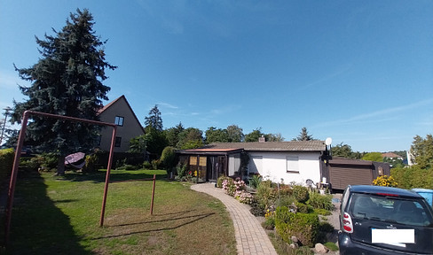 Idyllic garden plot with bungalow near Lake Zeuthen