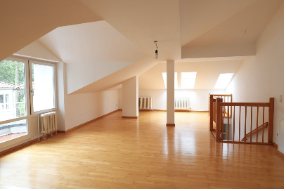 helle, schöne 3 Zimmer Maisonettewohnung, 2 Balkone, Stellplatz