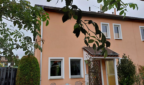 Spacious semi-detached house 5 rooms in the old center of Berlin - Wartenberg with large garden