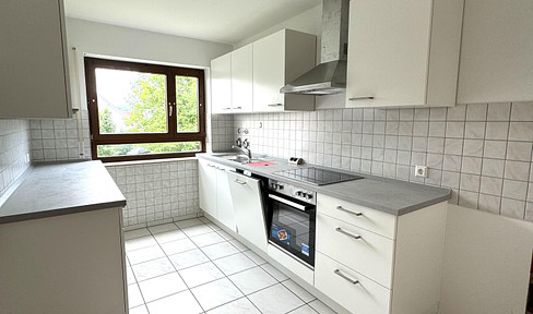 Sonnige große 2 Zimmer Wohnung mit neuer Einbauküche in Pforzheim-Maihälden