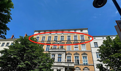 Rarity: Just under 500 square meters in Kastanienallee. Residential and commercial. Only 7,000 euros per square meter!