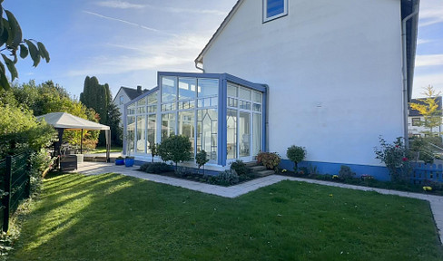 Lichterfülltes Haus mit modernem Wintergarten und traumhaftem Süd/Ost-Garten mit großer Terrasse