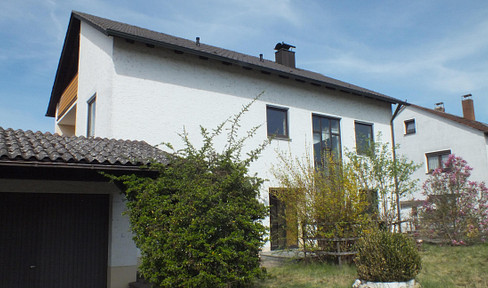 Grosses, unverbautes Wohnhaus mit sehr günstiger Erbpacht, provisionsfrei