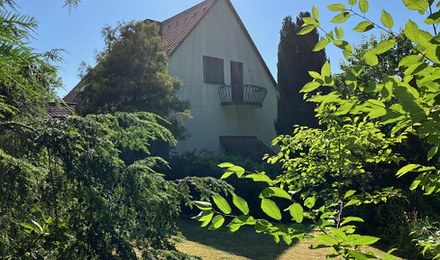 Exclusive house with lots of green for garden lovers!