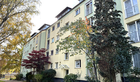 Modern, well-kept top-floor apartment with roof terrace and garage near Rechenberg