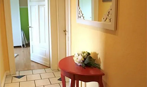 Stylish, furnished apartment with a view, 35 square meters, located in Elberfeld, near the town hall, St. Josef church, and the Nordbahntrasse (cycle path).