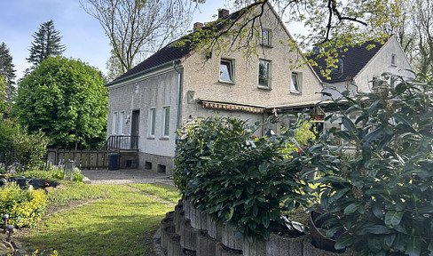 Detached to semi-detached house in need of renovation in Dortmund Dorstfeld