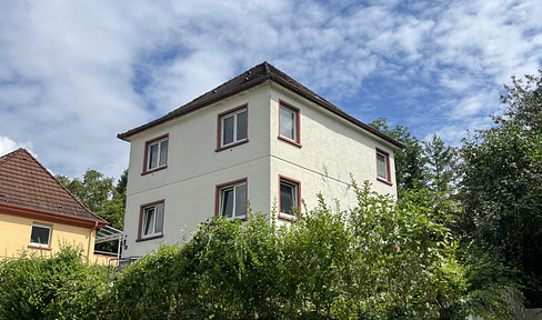 Sanierungsbedürftiges Stadthaus in Guter Lage mit vorhandener Baugenehmigung zur Vergrößerung