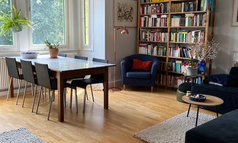 Bright, spacious 5-room apartment in an old building