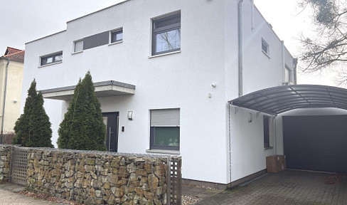 BAUHAUSSTIL villa with granny apartment - quiet, central, close to the train station in Falkensee