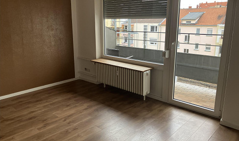 Modernized apartment with balcony & elevator in MA city center