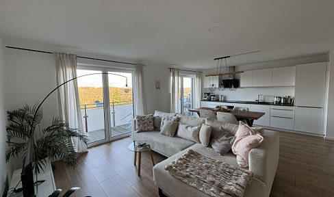 "First-class living experience - spacious apartment with a unique view in Kronenberg"