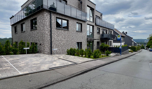 "Erstklassiges Wohngefühl – Großzügige Terrassen-Wohnung in Kronenberg"