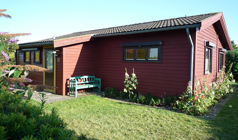 Weekend house with plot on the Baltic Sea