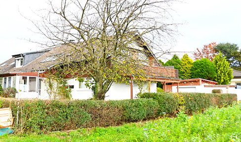 Dream view and feel-good atmosphere: Charming 2-family semi-detached house in Hennef-Rott"