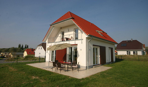 Architect's house with Baltic Sea view, sauna, fireplace and large garden - commission-free
