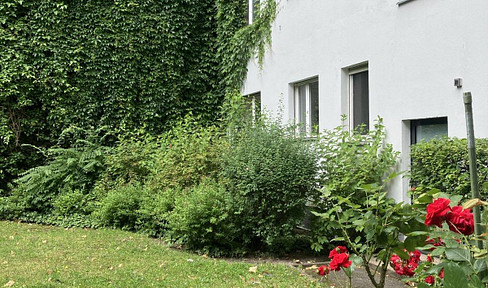 Ready-to-occupy 3-room apartment in Spreebogen near Wikinger-Ufer, Hansa-Ufer and Tiergarten