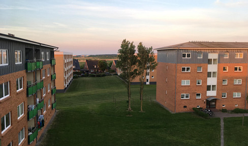 Spacious 2-room apartment in the Südwäldchen area, with a south-facing balcony and a parking space. No agency fees.