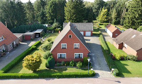 Spacious and solidly built detached house near the Elisabethfehn Canal