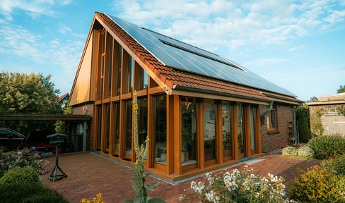 Unique detached house on the eastern shore of Lake Schwerin with indoor pool