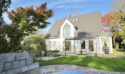 Beautiful house with pool and sauna (partly furnished)