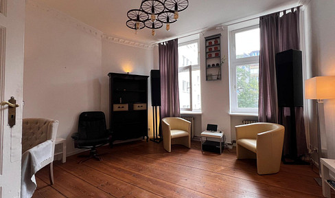 1,5 room 56 sqm Bergmann Kiez furnished 1 min from subway heating, electricity included.