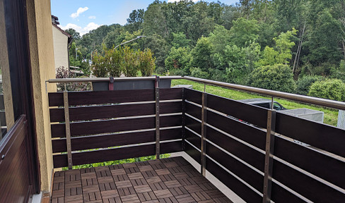 3 room apartment on the edge of the forest, garage, parquet flooring, air conditioning & wonderful view from the balcony